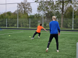 Training S.K.N.W.K. JO19-1 van donderdag 25 april 2024 (48/120)